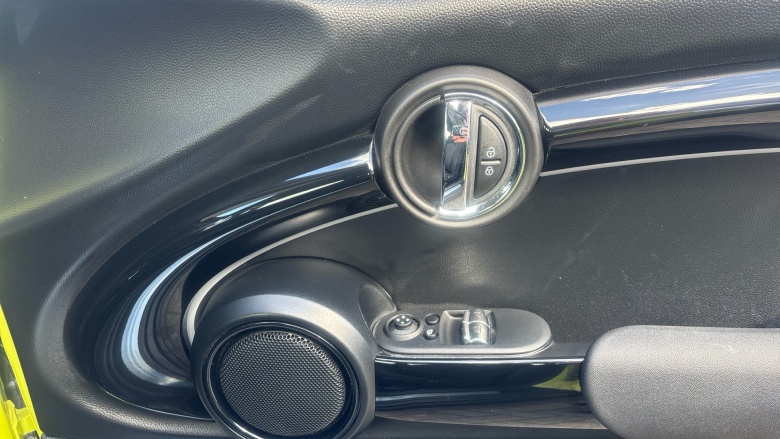 MINI Hatchback 1.5 Cooper Classic Premium 3dr Petrol Hatchback